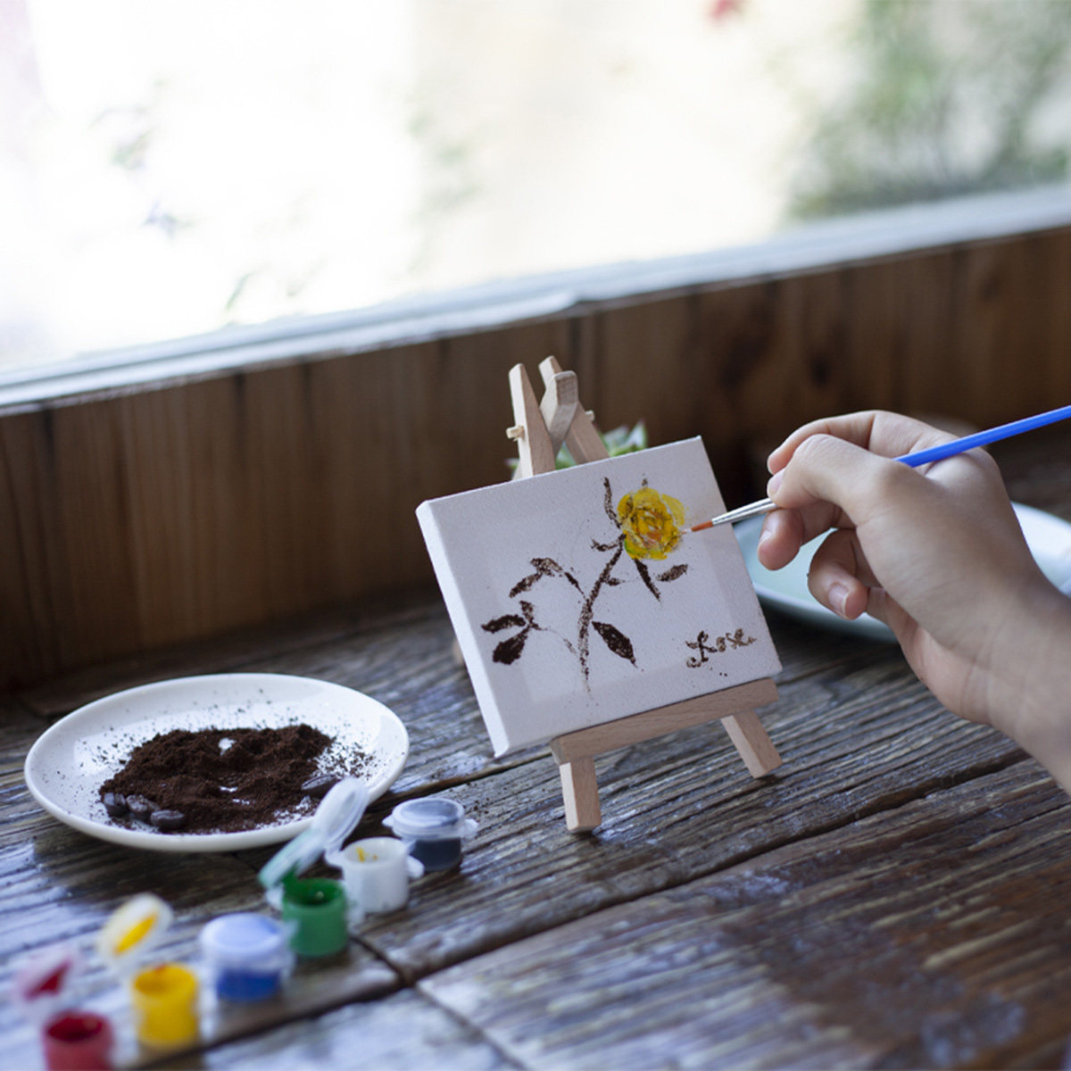 Kids Art Easel - 10個入りミニ木製イーゼル、密着キャンバスパネル付き、天然無垢材、軽量、子供用絵画、アートパーティー、結婚式のテーブルに最適